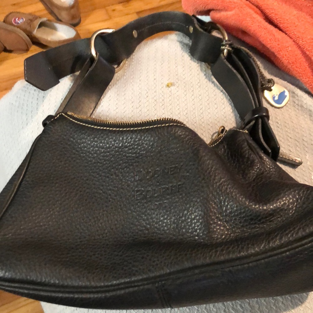 Medium sized leather bag